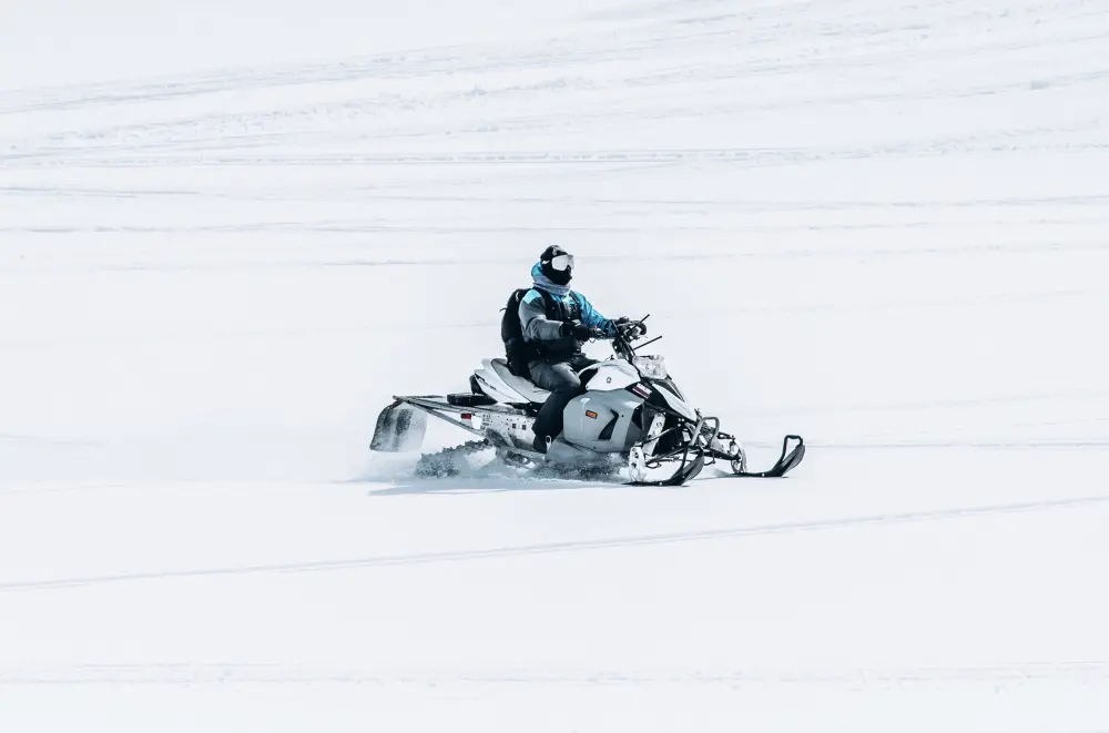 vožnja motornih sanki